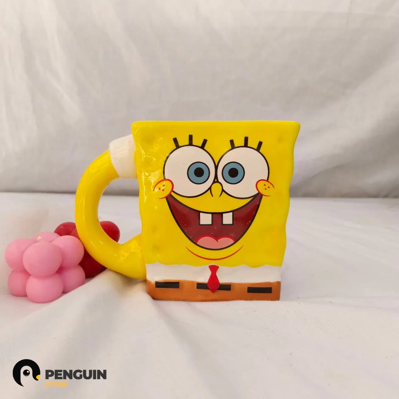 مج "سبونج بوب" (SpongeBob) ثري دي - مج سيراميك مجسم بـ أذرع منحوتة لزوم الطاقة الإيجابية والروقان 💛✨☕