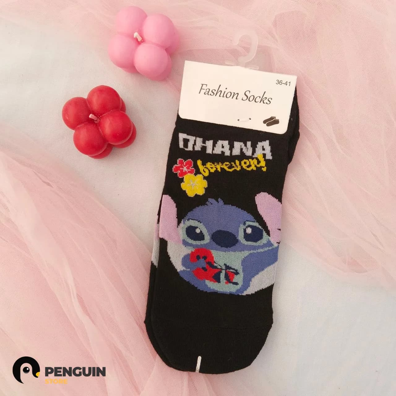 شراب "ستيتش" (Stitch) - شراب فاشون أسود بتصميم "Ohana Forever" لزوم الدفا والروقان من Penguin Store 💙🧦✨