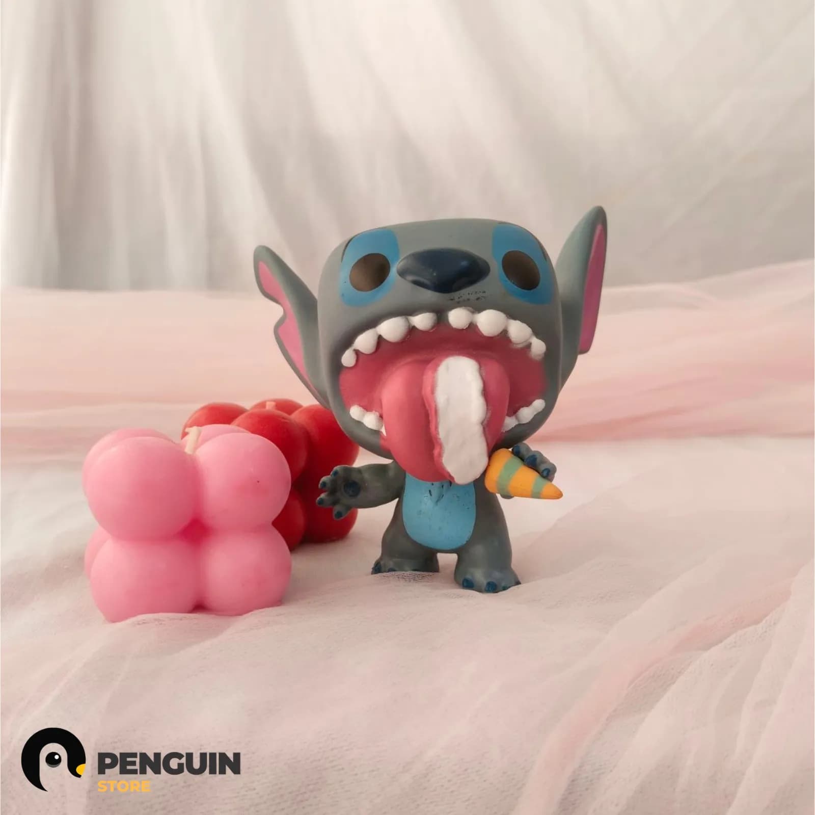 فيجر "ستيتش" (Stitch) بوضعية الأكيل - تحفة ديكور "Funko Style" مطرقعة بـ تفاصيل ثري دي من Penguin Store 💙🍦✨