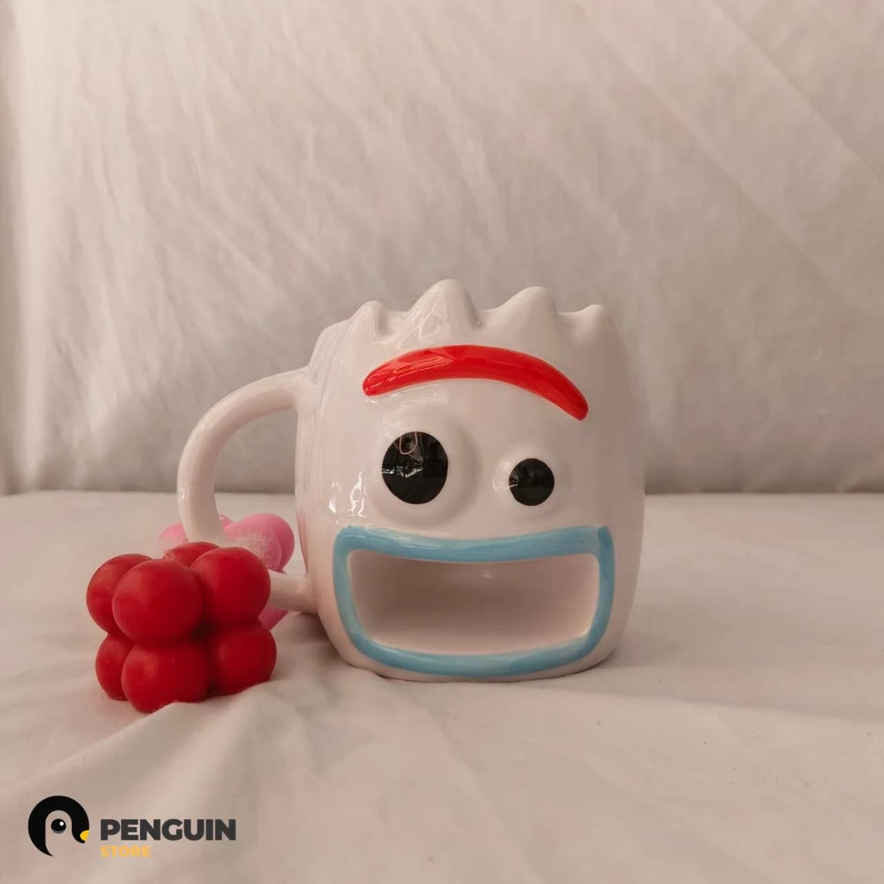 مج "فوركي" (Forky) ثري دي - مج 2 في 1 بـ جيب للبسكويت وتصميم ديزني الأيقوني للروقان والبهجة 🍴🍪☕