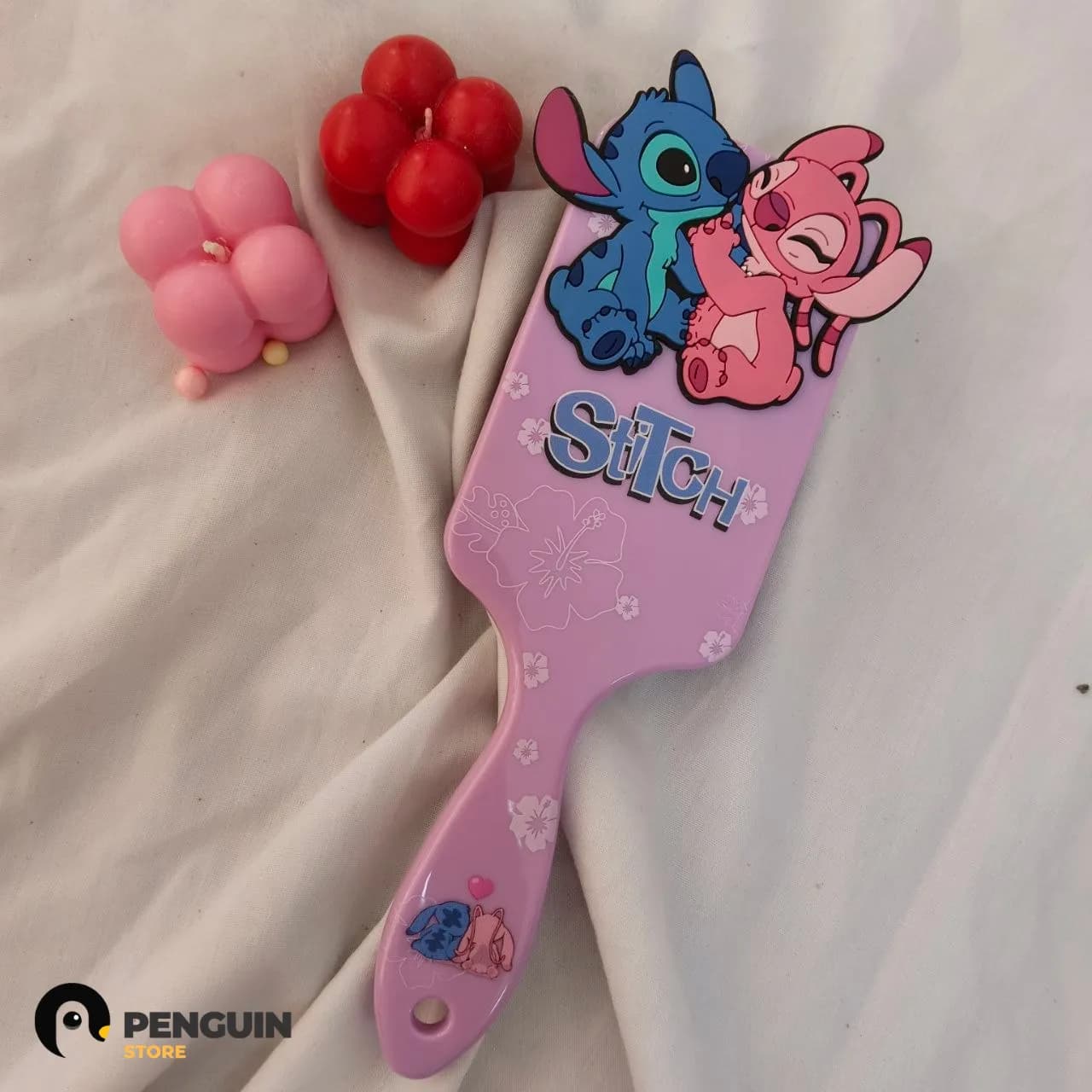 فرشاة شعر "ستيتش وأنجل" (Stitch & Angel) ثلاثية الأبعاد - فرشة لفك التشابك (Detangling) بلون لافندر لزوم الدلع من Penguin Store 💜🌸✨