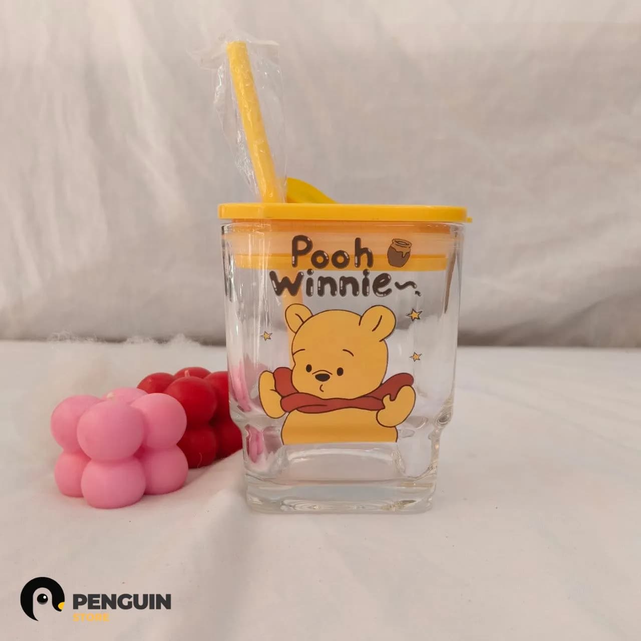 كوب زجاج "ويني ذا بو" (Winnie the Pooh) - طقم كامل بـ غطاء وشاليمو لزوم الانتعاش والروقان 🍯💛🥤